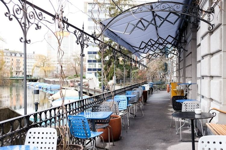 Le Raymond Bar